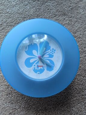 Vintage Roxy Blue Hibiscus Accent Clock